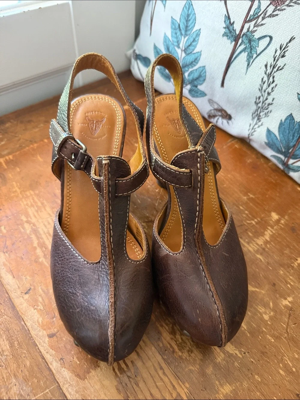 FRYE REESE T-STRAP LEATHER STUDDED WOODEN PLATFORM